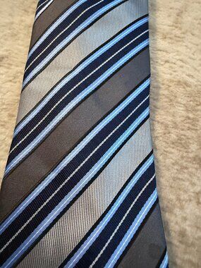 Bergamo New York Tie – Gray, Navy & Light Blue Diagonal Stripe – 3.5" Width
